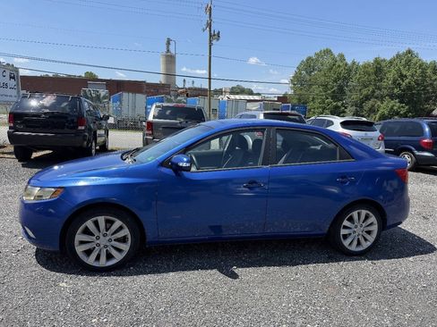 Used 2010 Kia Forte SX FWD image 2