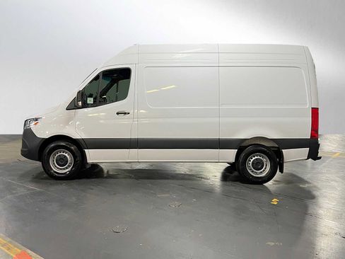 Used 2025 Mercedes-Benz Sprinter 2500 image 6