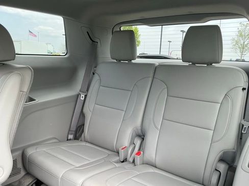 Used 2021 GMC Acadia SLT w/ Preferred Package AWD/4WD image 35