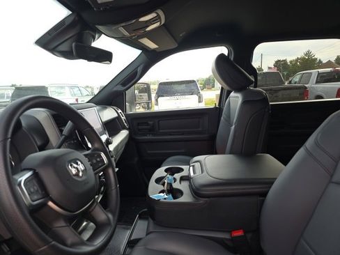 Used 2025 RAM 2500 Tradesman w/ Chrome Appearance Group image 16