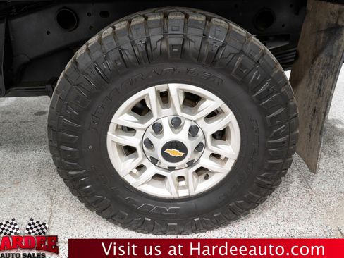 Used 2024 Chevrolet Silverado 2500 LT w/ Convenience Package image 10