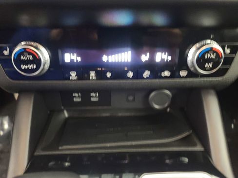 Used 2025 Mitsubishi Outlander SE image 37