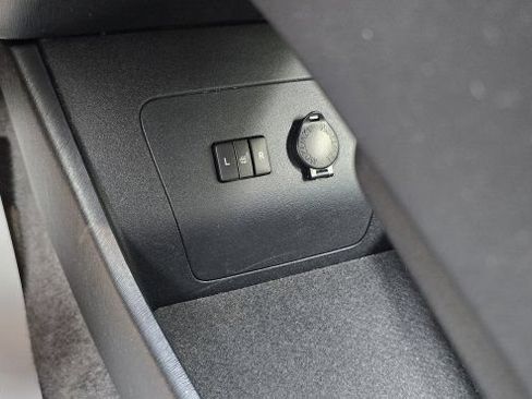 Used 2013 Toyota Prius Four w/ Deluxe Solar Roof Pkg FWD image 28