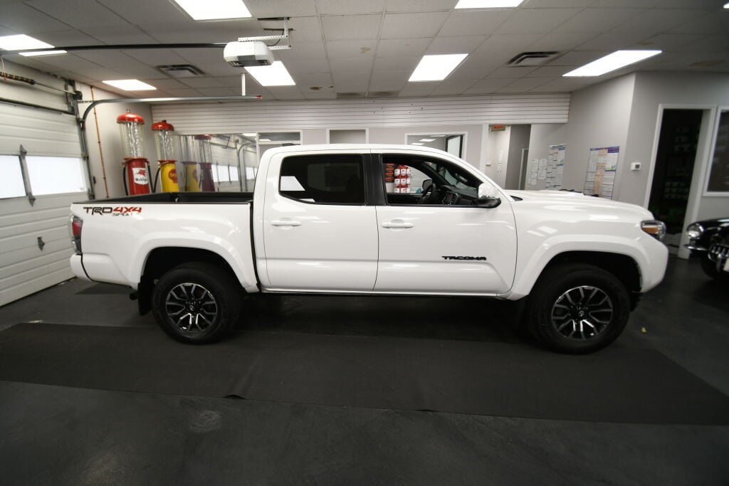 Certified 2023 Toyota Tacoma TRD Sport w/ Advanced Technology Package AWD/4WD image 9