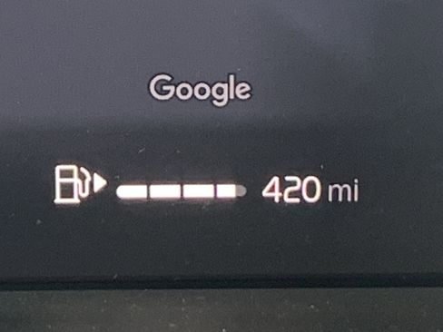 Used 2025 Volvo XC40 B5 Plus image 22