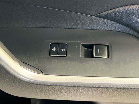 Used 2022 Toyota RAV4 SE image 32