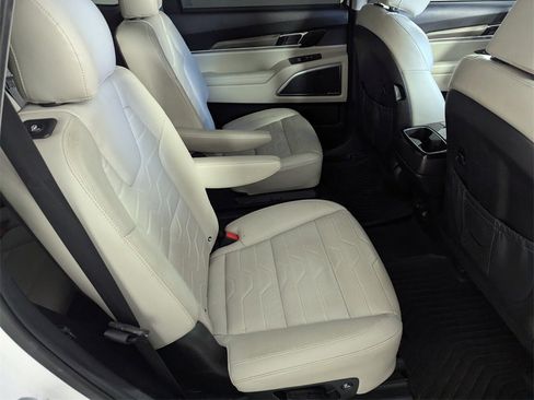 Used 2022 Kia Telluride SX w/ SX Prestige Package image 34