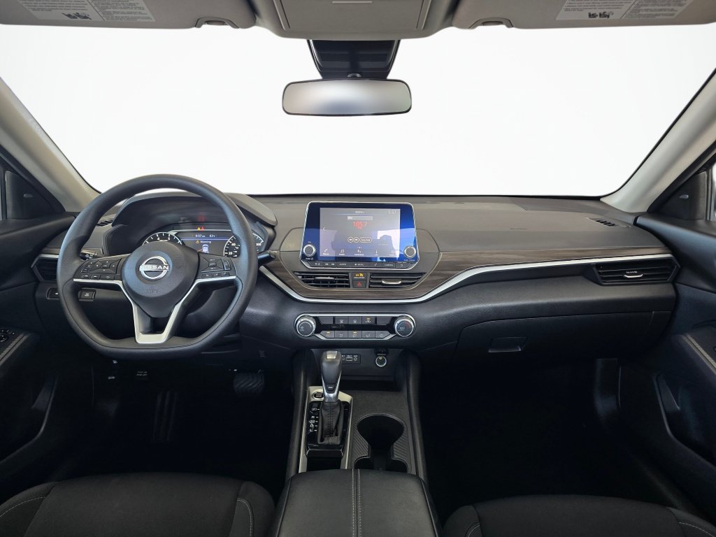 Used 2025 Nissan Altima 2.5 SV FWD image 32