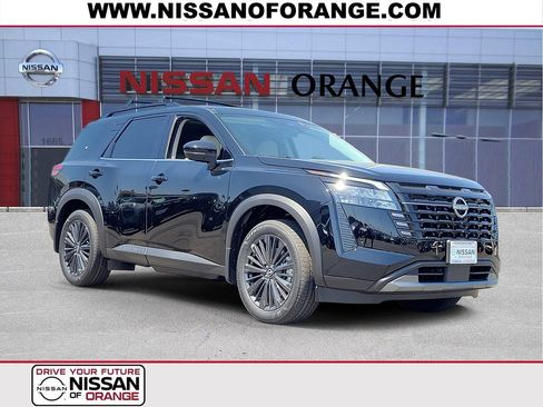 New 2026 Nissan Pathfinder SL w/ SL Premium Package (P04) FWD image 1