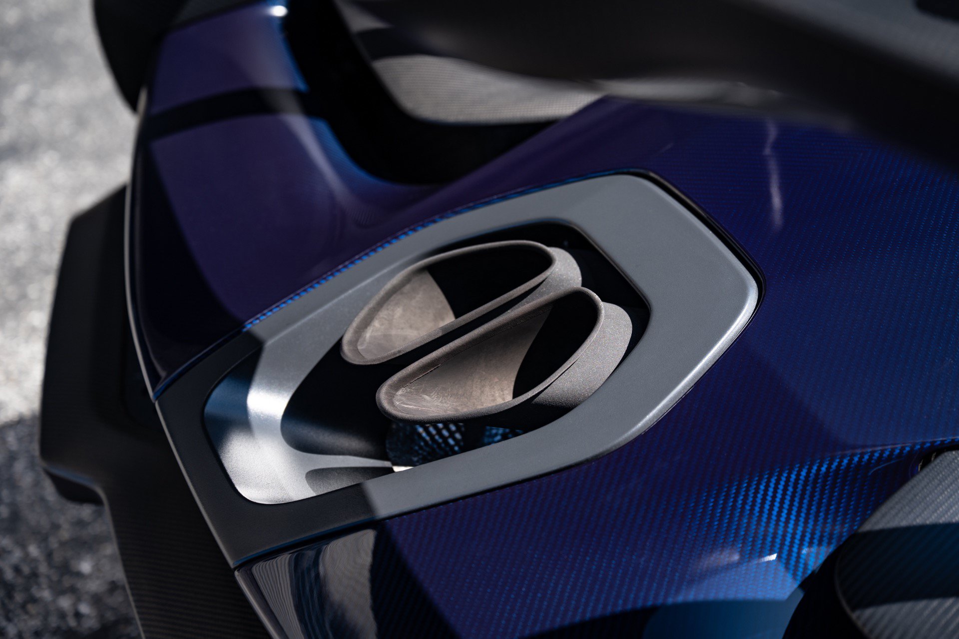 Used 2019 McLaren Senna RWD image 21