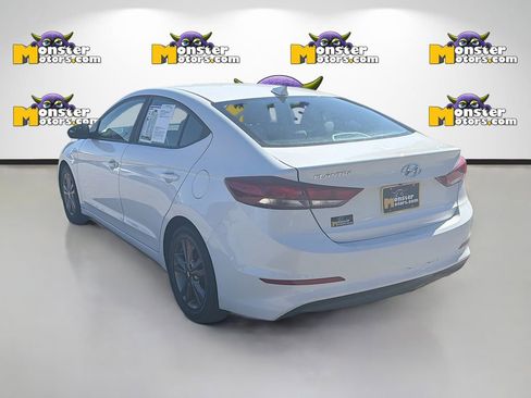 Used 2017 Hyundai Elantra SE image 7