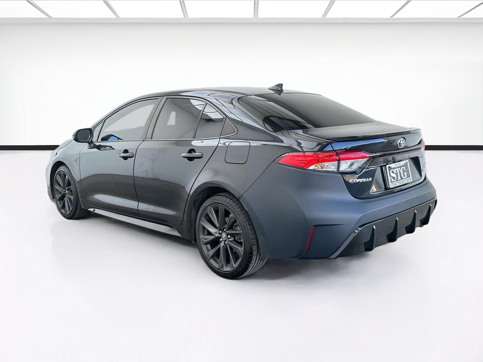 Used 2023 Toyota Corolla SE w/ SE Package FWD image 6