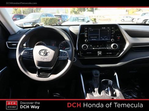 Used 2021 Toyota Highlander L image 8