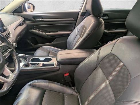 Used 2024 Nissan Altima 2.5 SR FWD image 14
