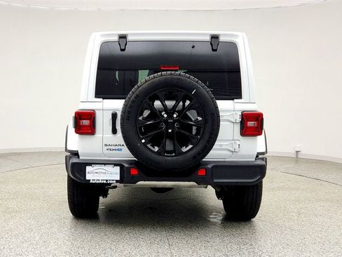 Used 2025 Jeep Wrangler Unlimited Sahara w/ Safety Group image 6