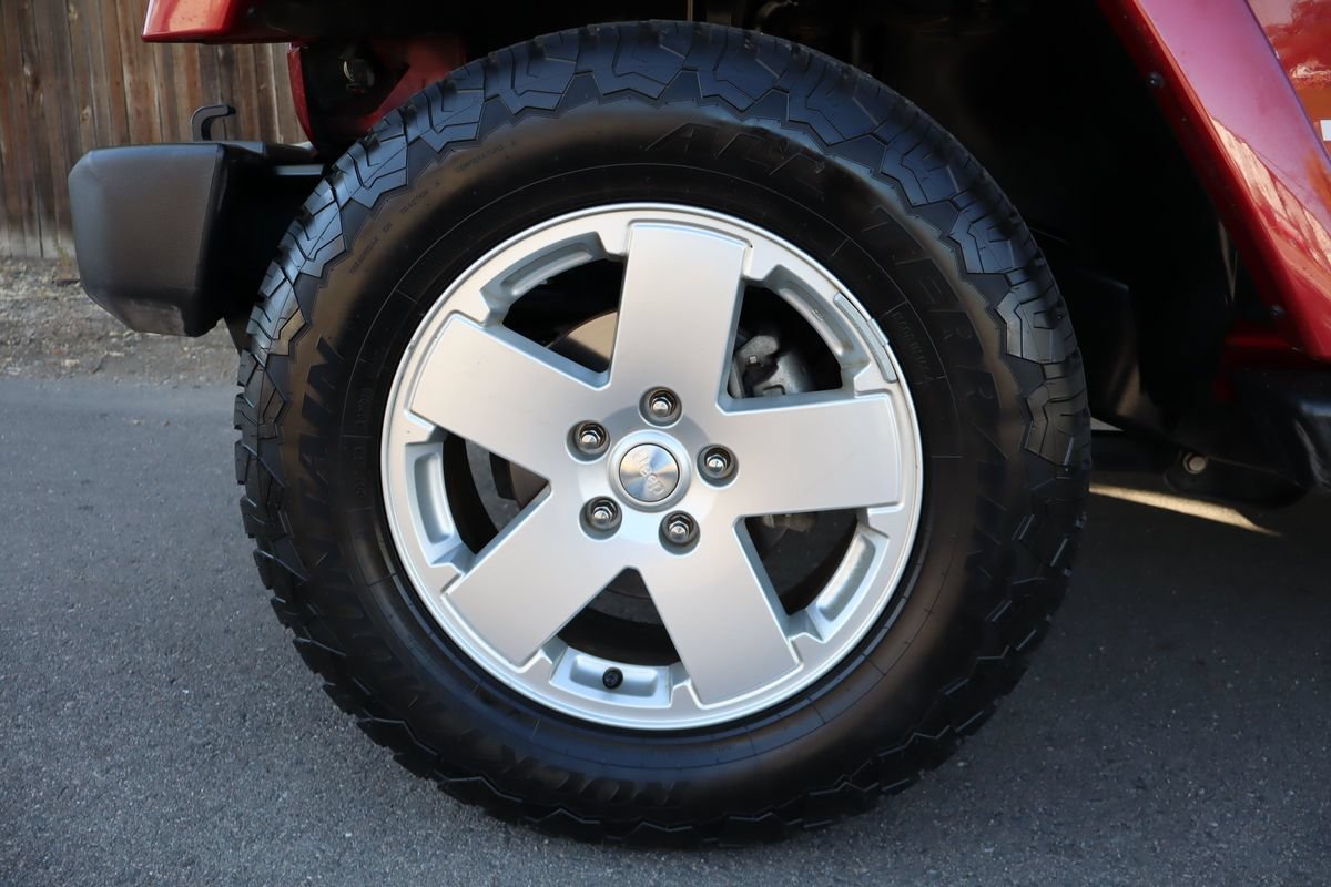 Used 2012 Jeep Wrangler Sahara w/ Connectivity Group AWD/4WD image 36