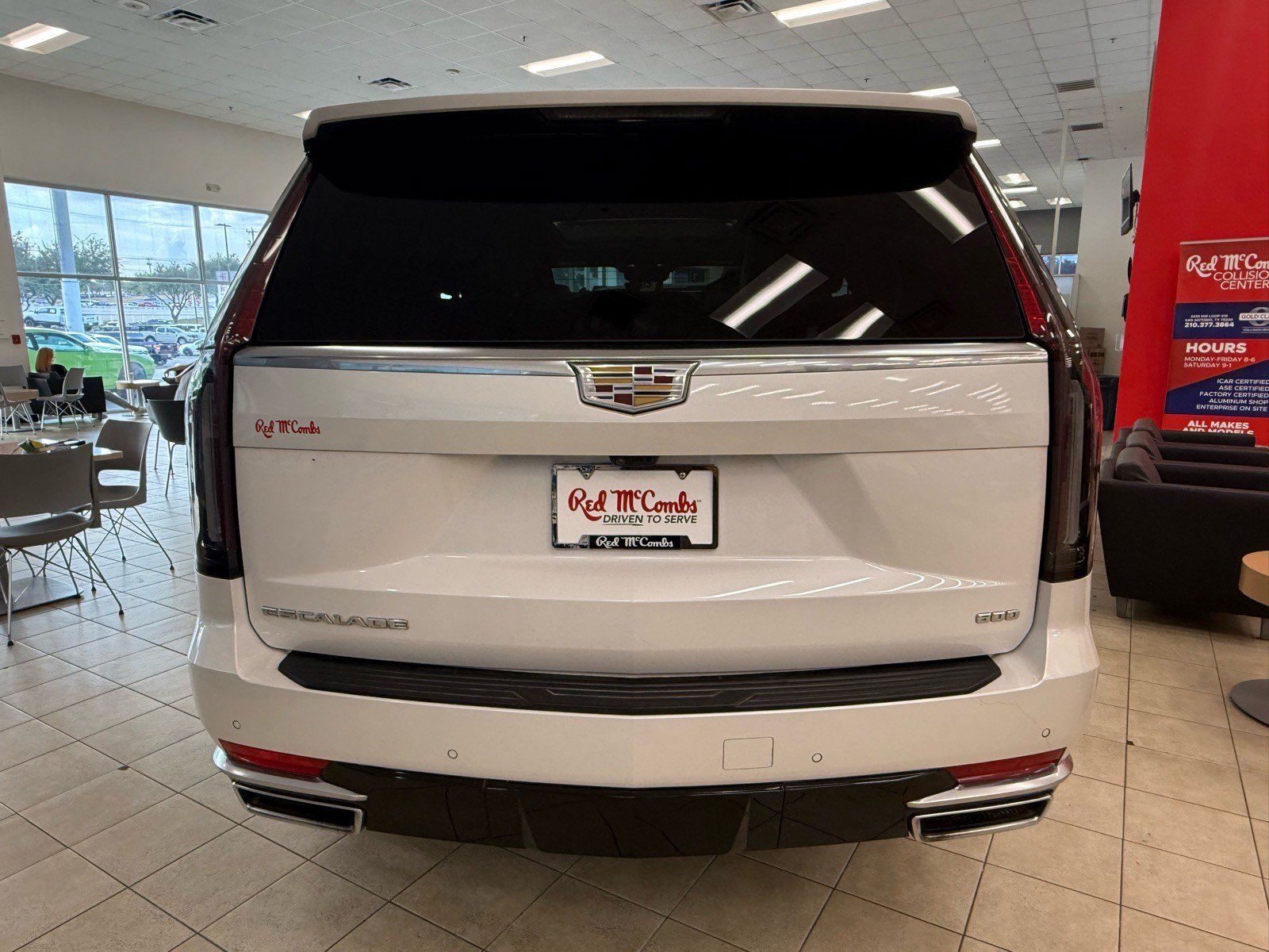 Used 2023 Cadillac Escalade Premium Luxury w/ Performance Package AWD/4WD image 5