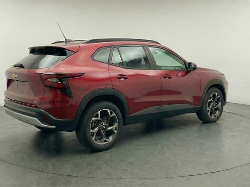 Used 2025 Chevrolet Trax LT w/ LT Convenience Package image 7