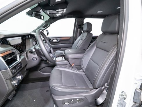 Used 2025 GMC Yukon XL Denali image 17