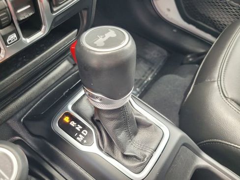 Used 2022 Jeep Wrangler Unlimited Sahara AWD/4WD image 18