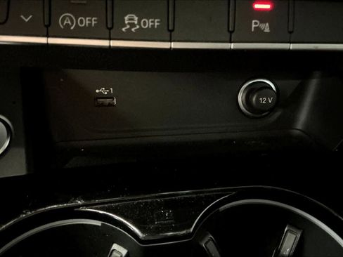 Used 2023 Audi A4 2.0T Premium w/ Convenience Package image 34