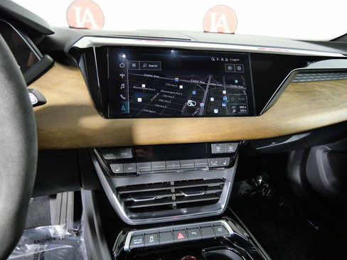 Used 2022 Audi e-tron GT Premium Plus image 19