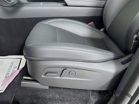 Used 2026 Tesla Model Y Long Range image 25