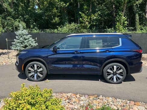 New 2025 Mitsubishi Outlander SEL image 2