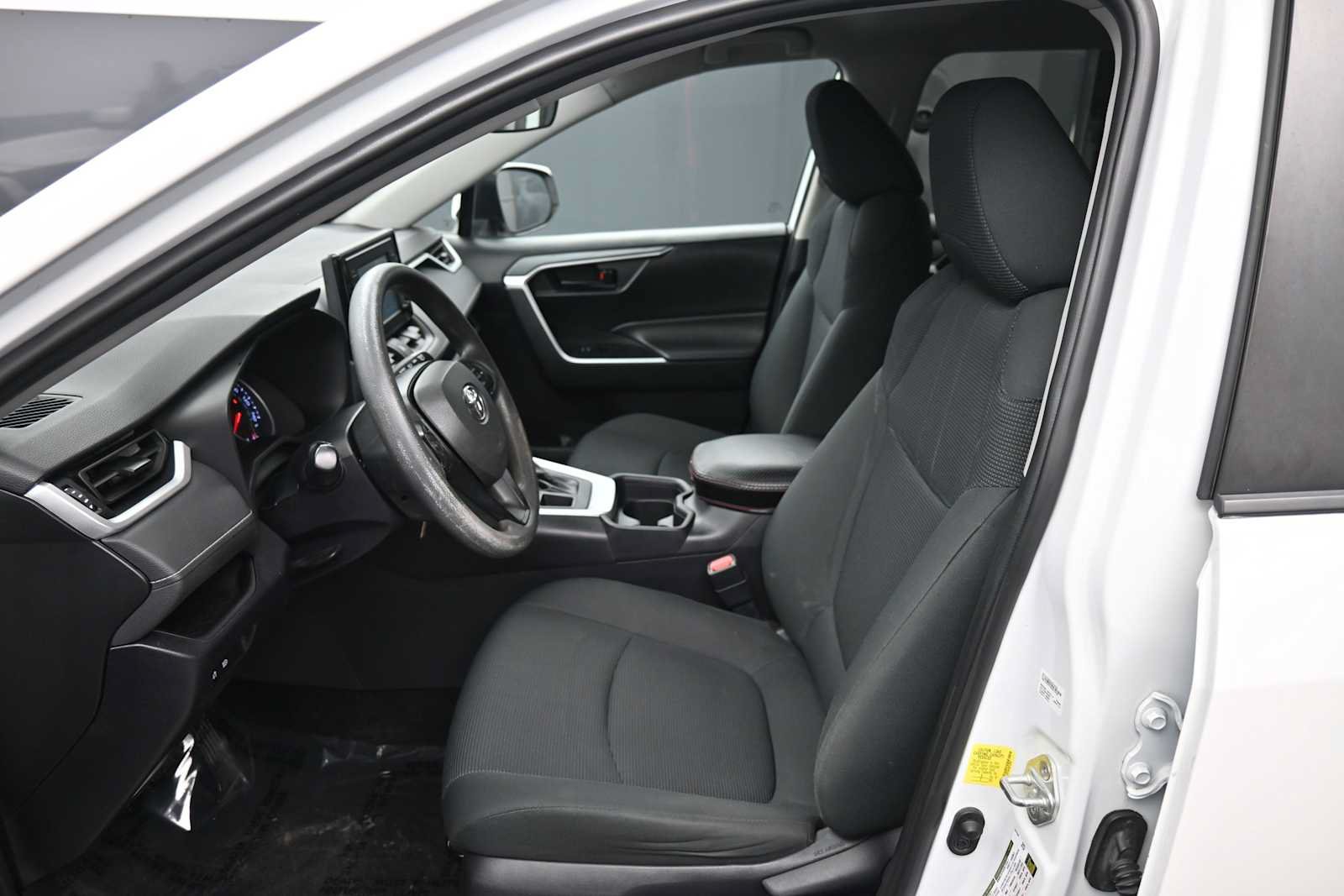 Used 2019 Toyota RAV4 LE w/ All Weather Liner Package AWD/4WD image 18
