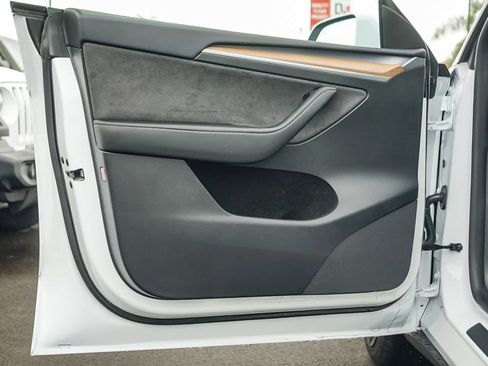 Used 2024 Tesla Model Y Long Range image 19