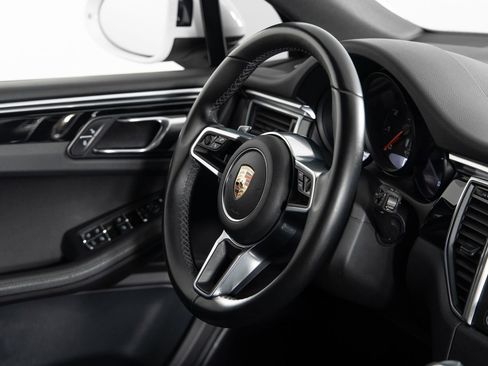 Used 2018 Porsche Macan AWD/4WD image 25