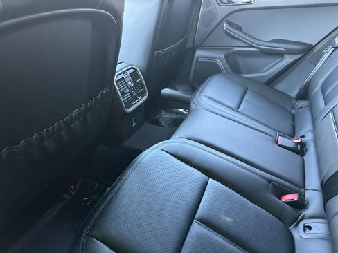 Certified 2025 Porsche Macan AWD/4WD image 13