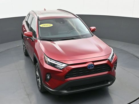 Used 2023 Toyota RAV4 XLE Premium image 39