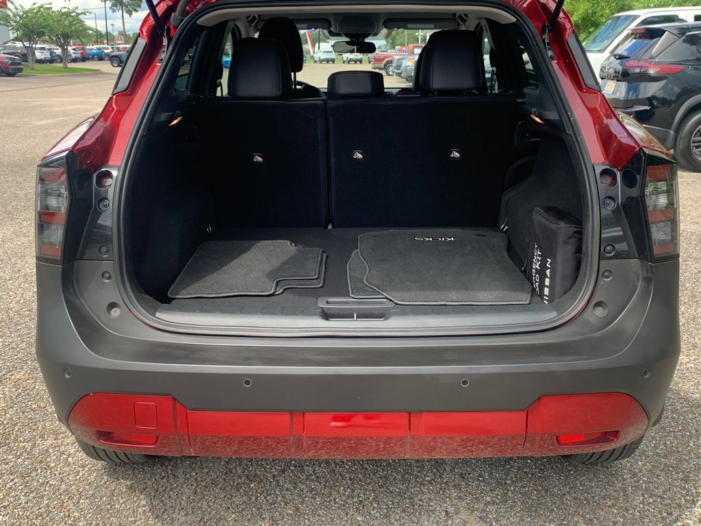 Used 2025 Nissan Kicks SR FWD image 8