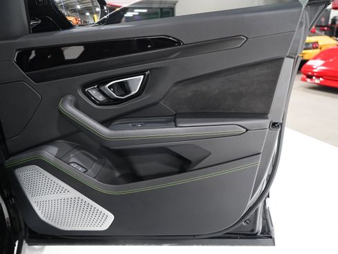 Used 2022 Lamborghini Urus AWD/4WD image 20