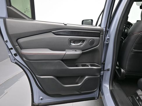 Certified 2025 Honda Pilot Black Edition image 35