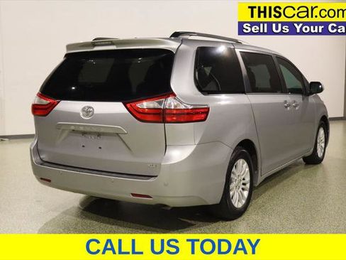 Used 2017 Toyota Sienna XLE Premium FWD image 8