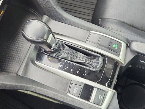 Used 2017 Honda Civic Touring image 15
