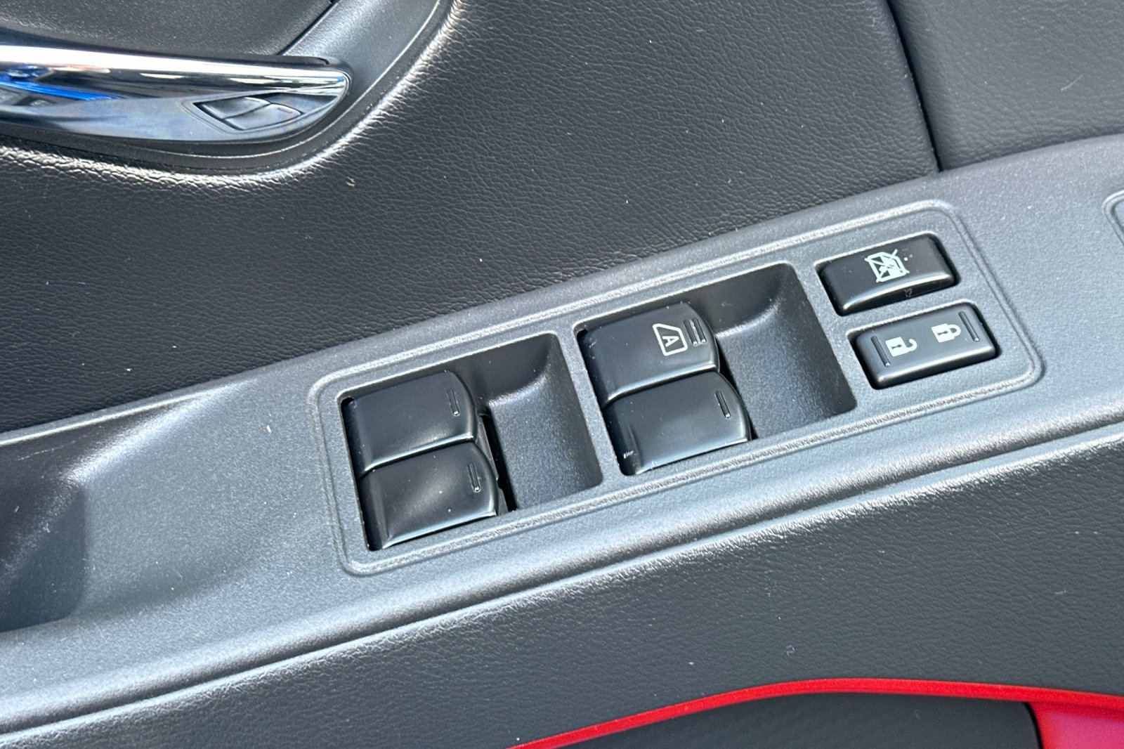 Used 2025 Nissan Frontier PRO-4X AWD/4WD image 12