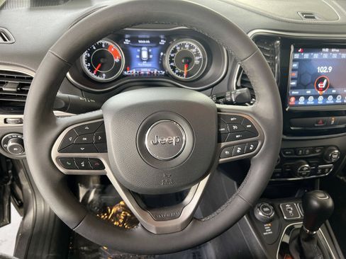 Used 2022 Jeep Cherokee Limited image 11