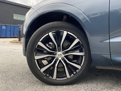 Used 2025 Volvo XC60 B5 Plus image 17