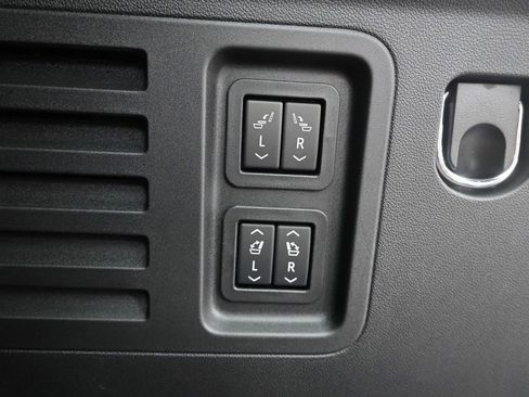 Used 2025 Buick Enclave Sport Touring w/ Power Package image 13