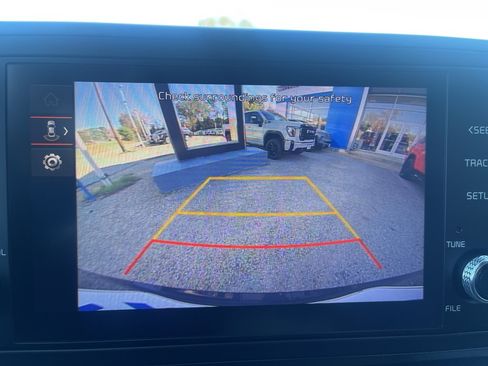 Used 2024 Kia Carnival LX image 19