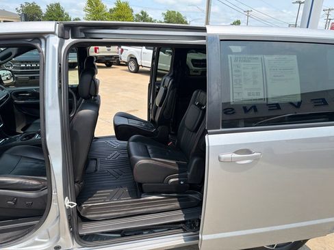 Used 2018 Dodge Grand Caravan GT FWD image 25