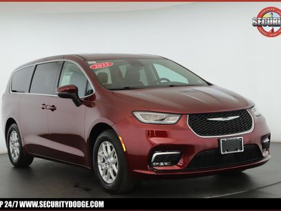 Used 2023 Chrysler Pacifica Touring-L
