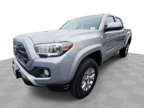 Used 2017 Toyota Tacoma SR5 image 1
