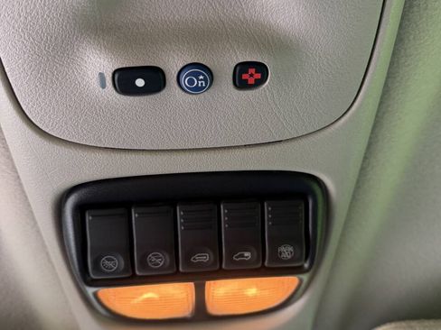 Used 2002 Chevrolet Venture Warner Brothers w/ Trailering Pkg FWD image 17
