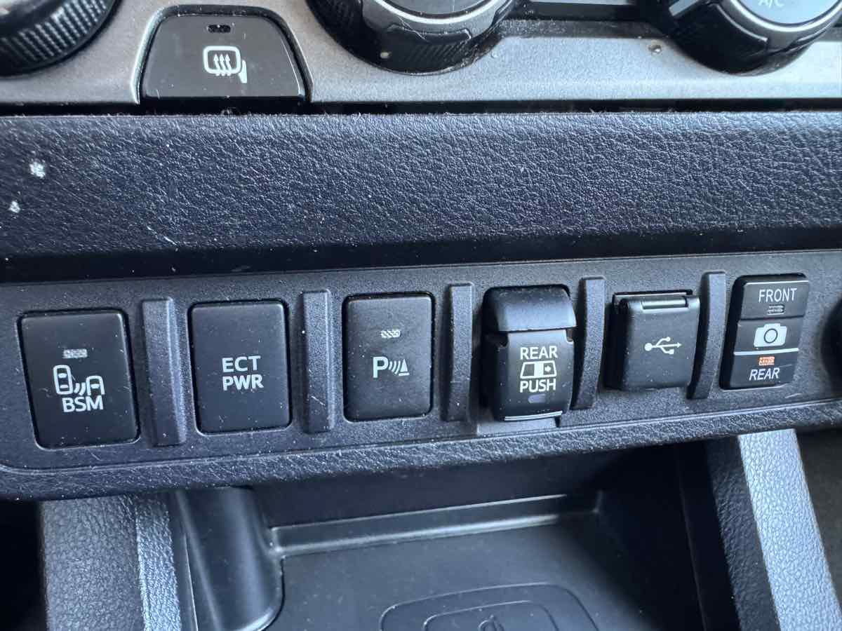 Used 2020 Toyota Tacoma TRD Off-Road w/ Technology Package AWD/4WD image 34