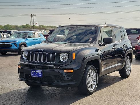 Used 2023 Jeep Renegade Latitude image 2