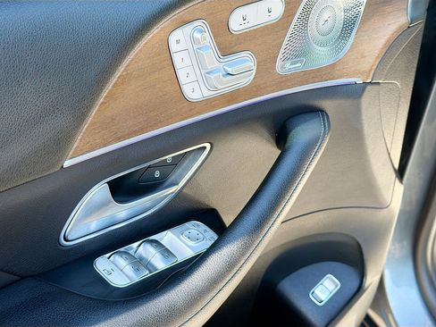 Used 2020 Mercedes-Benz GLS 450 4MATIC image 19